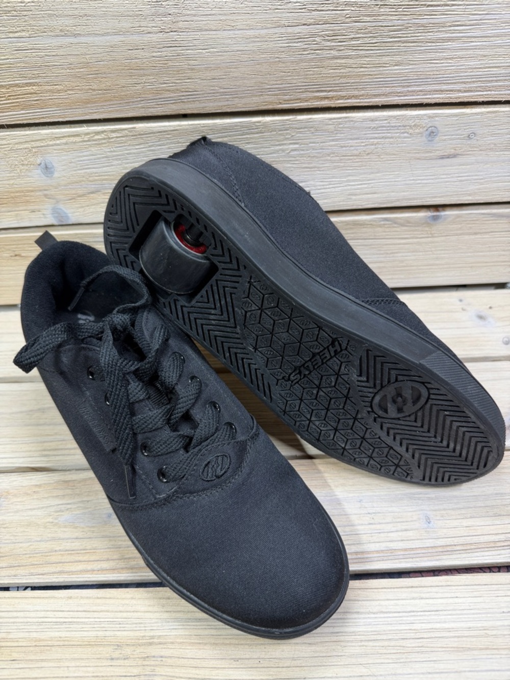 Heelys Black Pro 20 - Size 7
